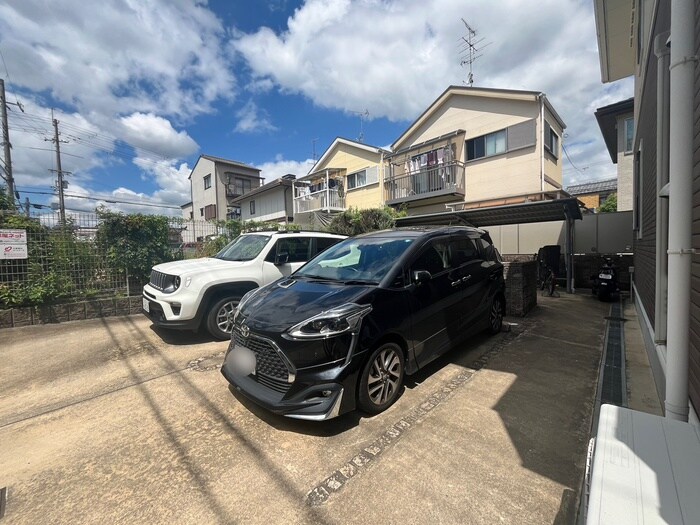 物件外観写真4　(駐車場)