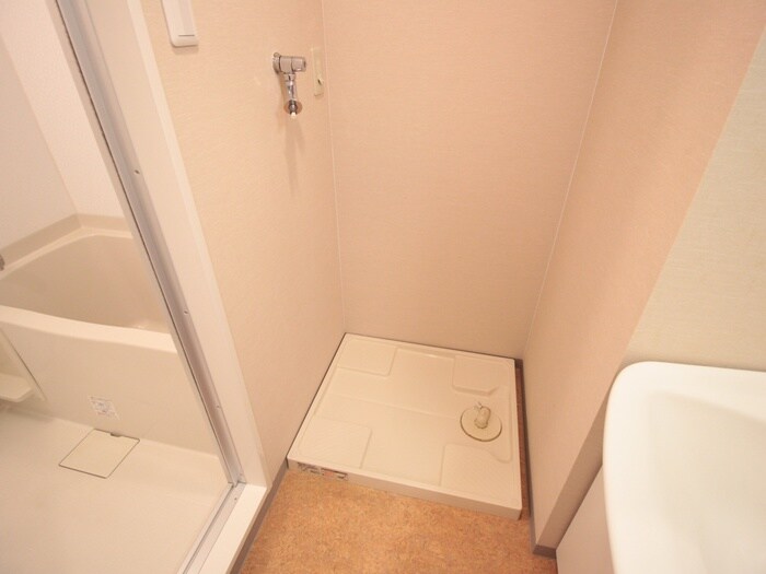 物件内観写真10　(洗濯機置場)