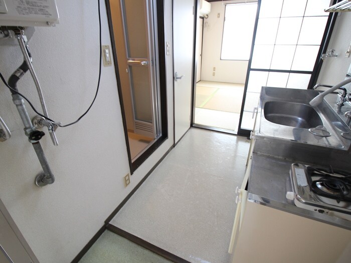 物件内観写真5　(玄関)