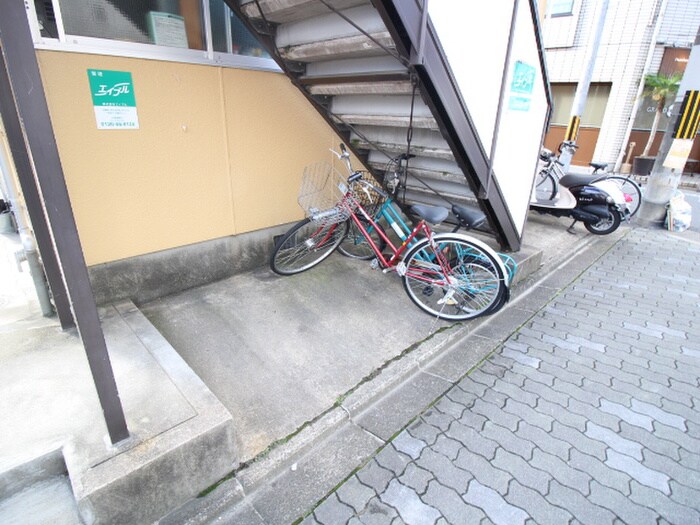 物件外観写真4　(駐輪場)