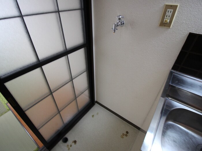 物件内観写真16　(洗濯機置場)