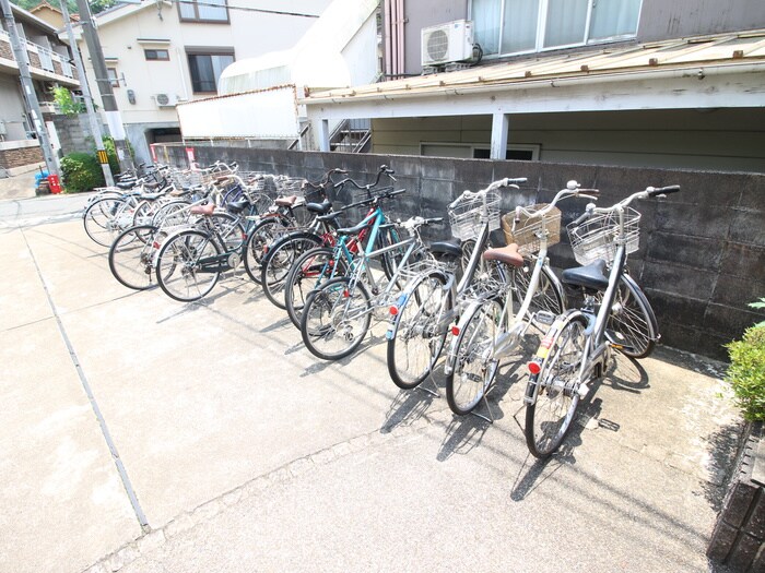 物件外観写真5　(駐輪場)