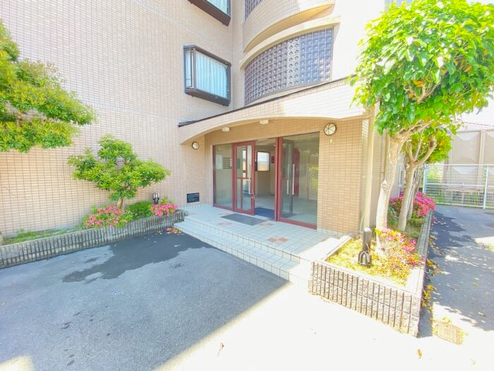 物件外観写真3　(エントランス部分)