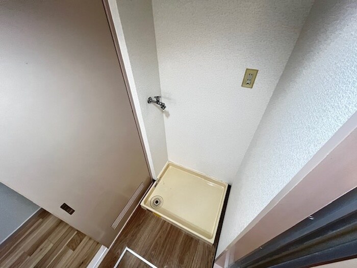 物件内観写真13　(洗濯機置場)