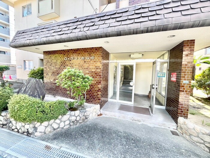 物件外観写真3　(エントランス部分)