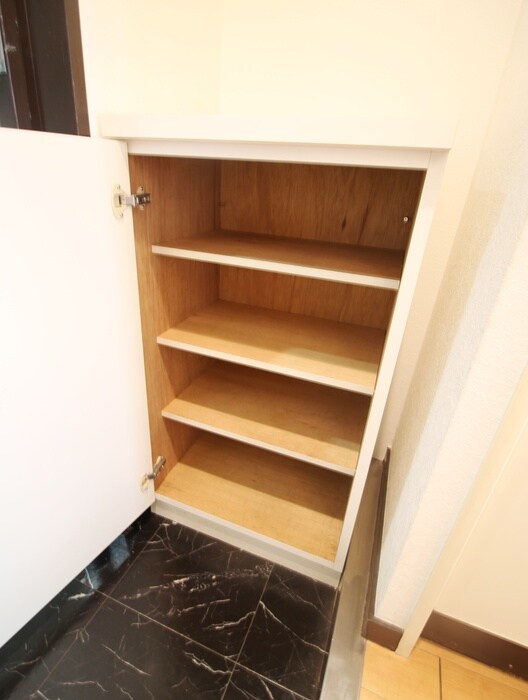 物件内観写真18　(靴箱)