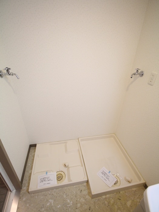 物件内観写真13　(洗濯機置場)