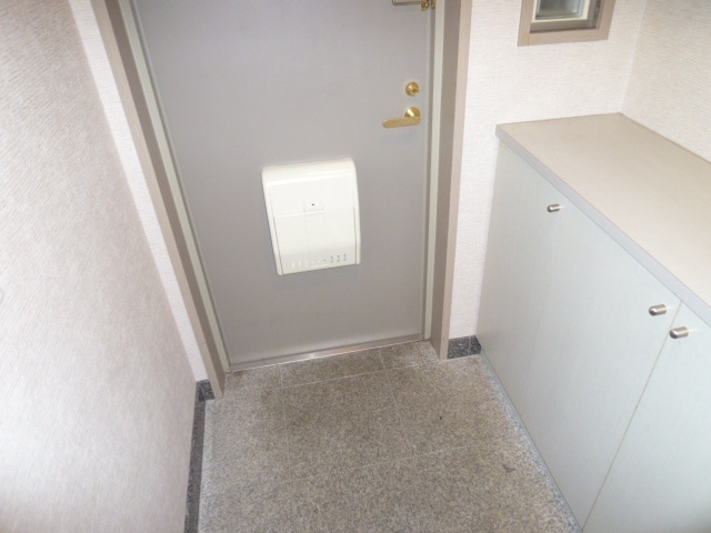 物件内観写真16　(玄関)