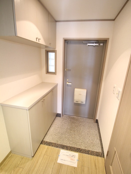 物件内観写真18　(玄関)