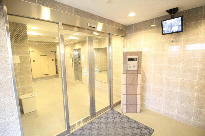 物件外観写真3　(エントランス部分)