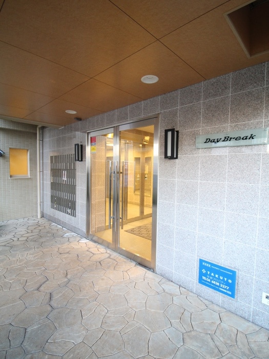 物件外観写真5　(エントランス部分)