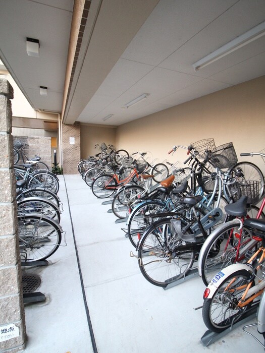 物件外観写真6　(駐輪場)