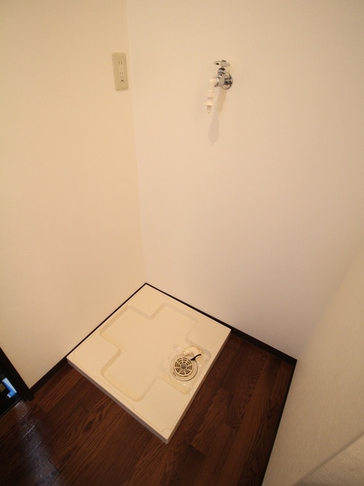 物件内観写真10　(洗濯機置場)