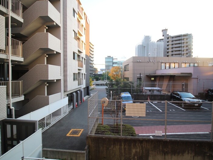 物件内観写真17　(室内からの展望)