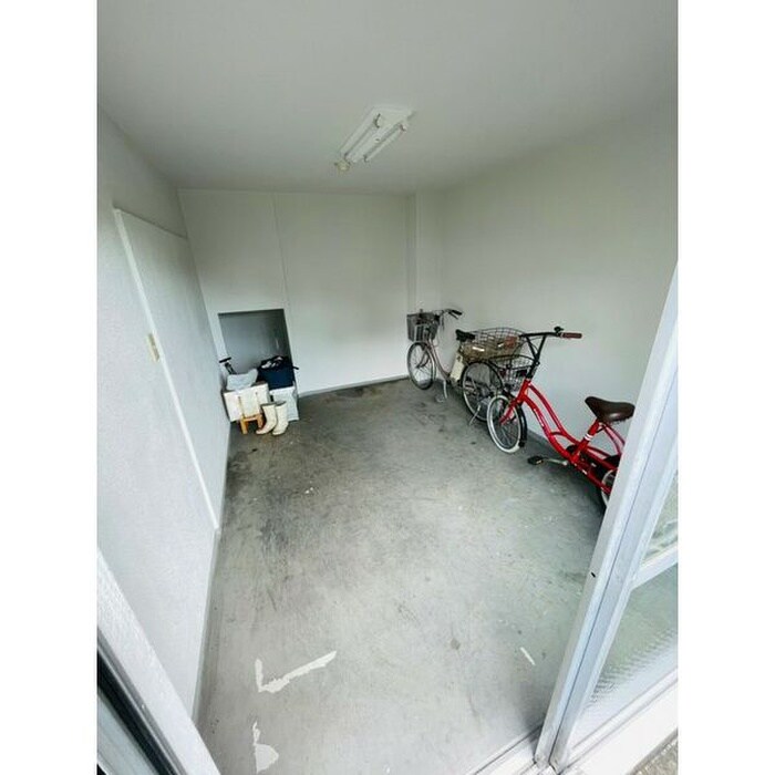 物件外観写真4　(駐輪場)
