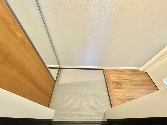 物件内観写真15　(玄関)