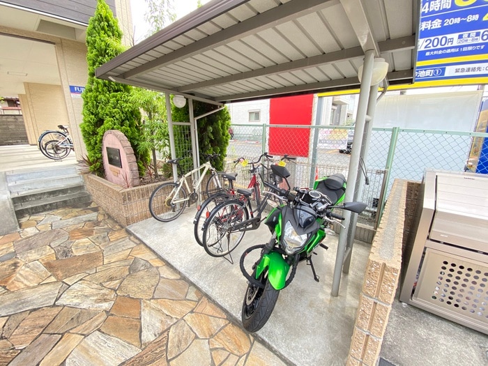 物件外観写真3　(駐輪場)