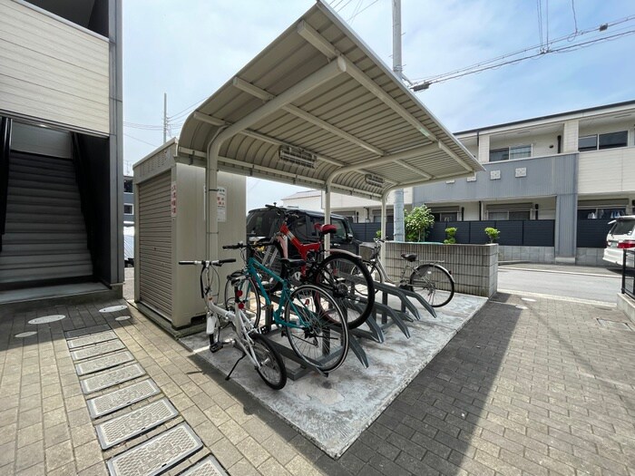 物件外観写真3　(駐輪場)