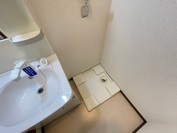 物件内観写真18　(洗濯機置場)