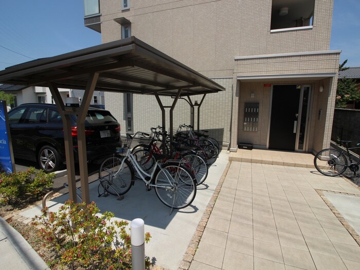 物件外観写真3　(駐輪場)