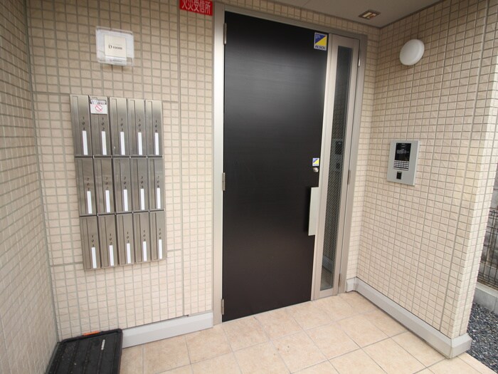 物件外観写真4　(エントランス部分)