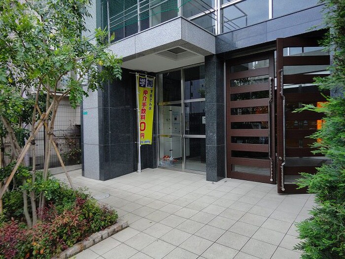 物件外観写真2　(エントランス部分)