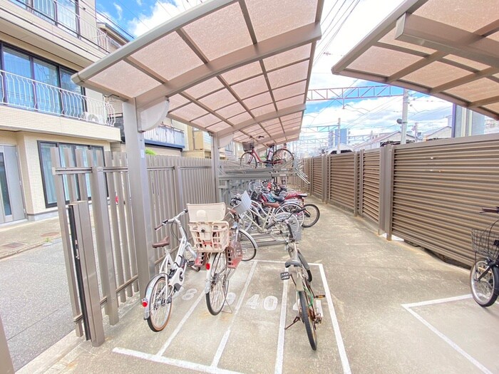 物件外観写真3　(駐輪場)