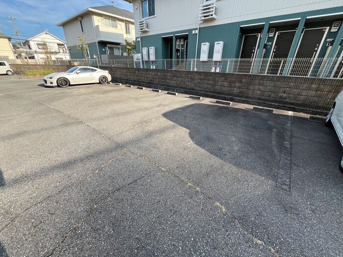 物件外観写真6　(駐車場)