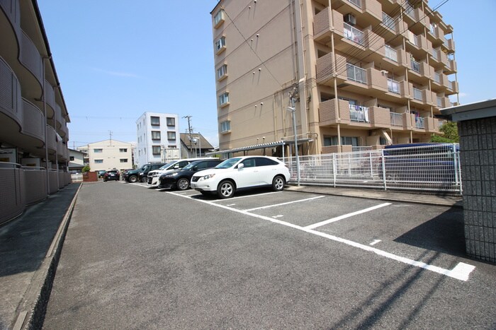 物件外観写真5　(駐車場)