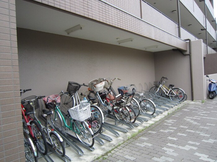 物件外観写真4　(駐輪場)