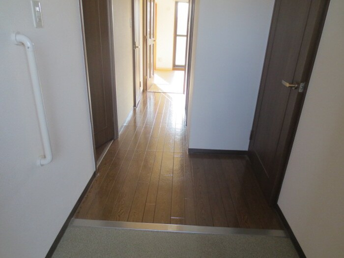 物件内観写真16　(玄関)