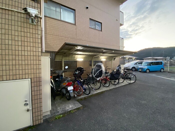 物件外観写真5　(駐輪場)