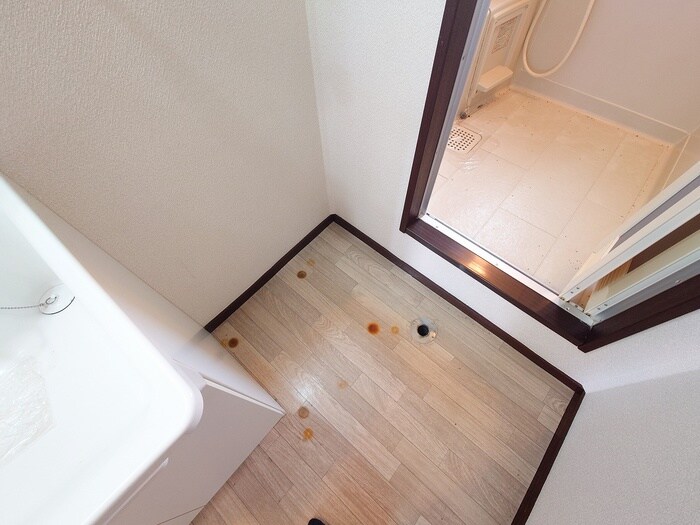 物件内観写真12　(洗濯機置場)