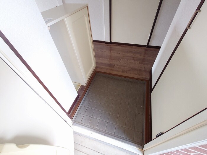 物件内観写真16　(玄関)
