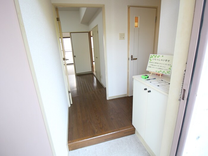 物件内観写真4　(廊下)