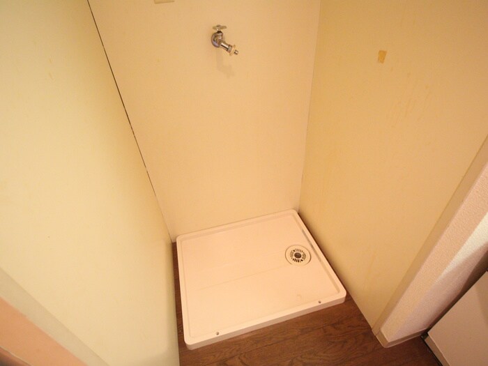 物件内観写真11　(洗濯機置場)