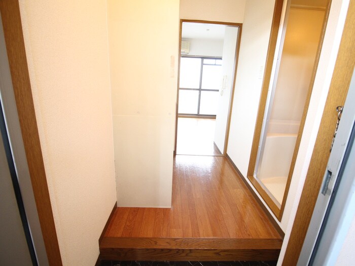 物件内観写真14　(玄関)