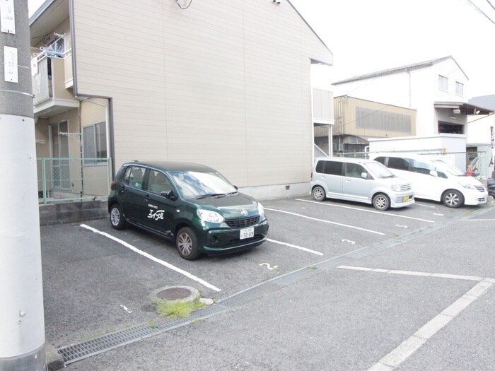 物件外観写真3　(駐車場)
