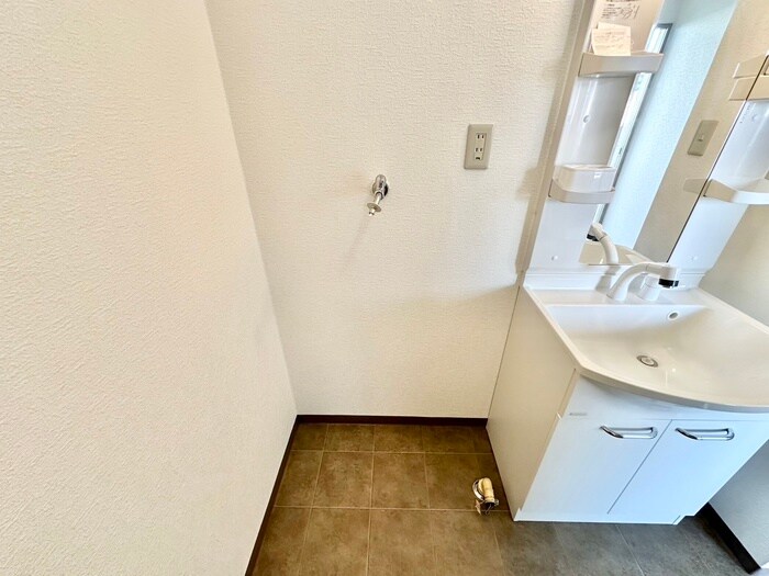 物件内観写真12　(洗濯機置場)