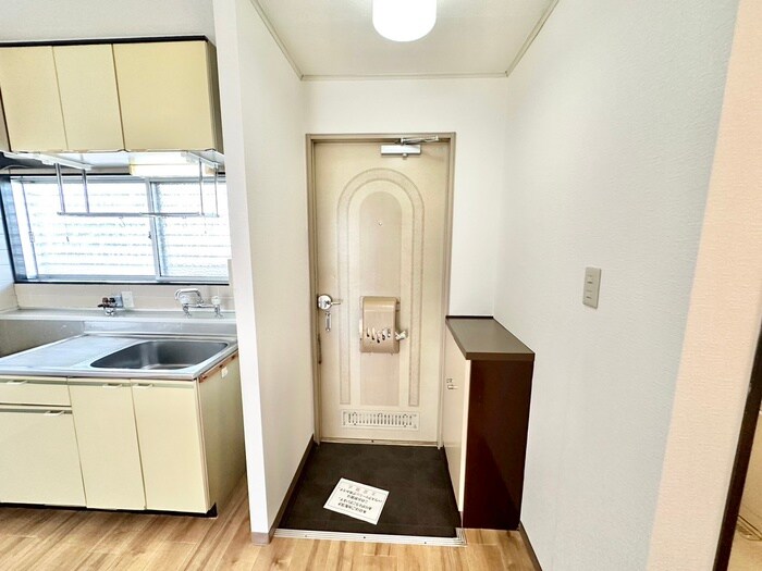 物件内観写真17　(玄関)