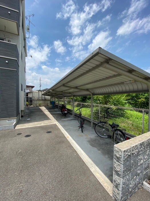 物件外観写真5　(駐輪場)