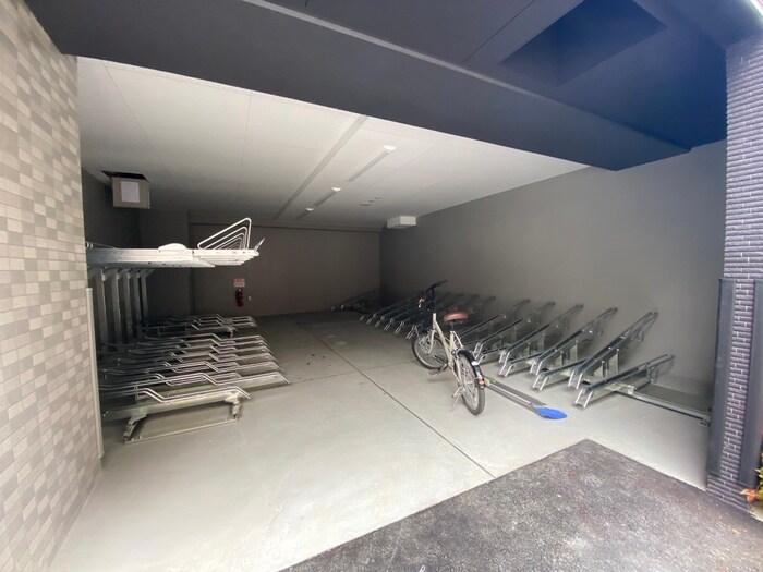 物件外観写真4　(駐輪場)