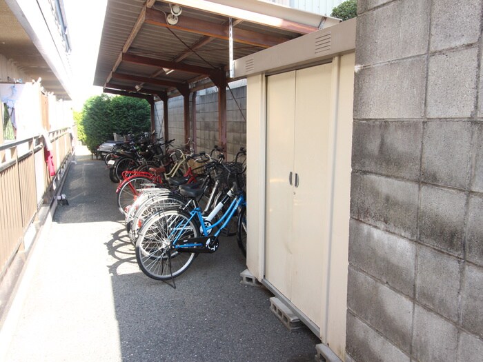 物件外観写真3　(駐輪場)