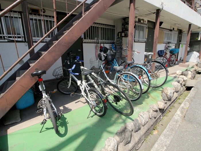物件外観写真4　(駐輪場)