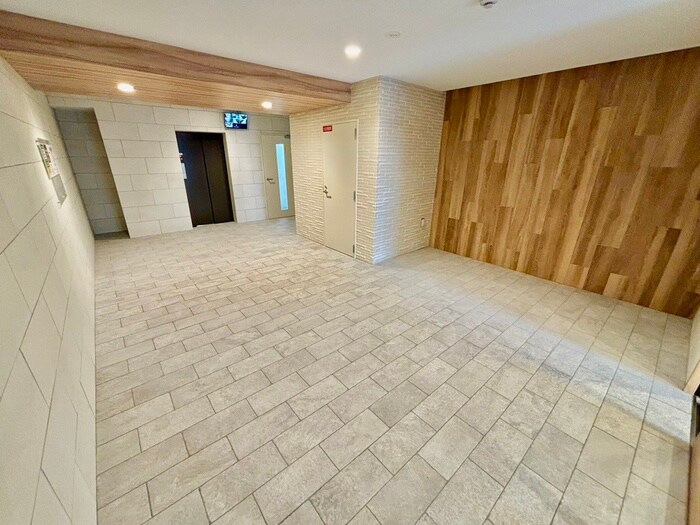 物件外観写真5　(エントランス部分)