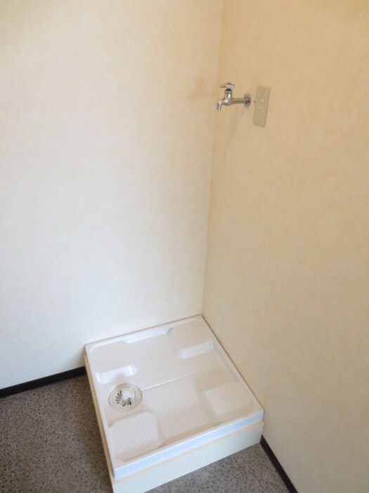 物件内観写真8　(洗濯機置場)