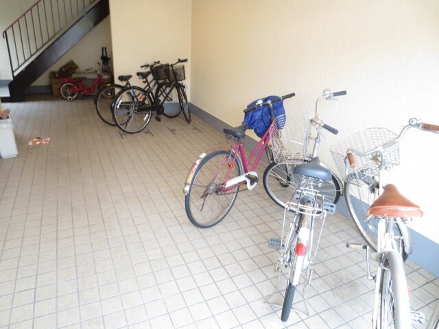 物件外観写真3　(駐輪場)