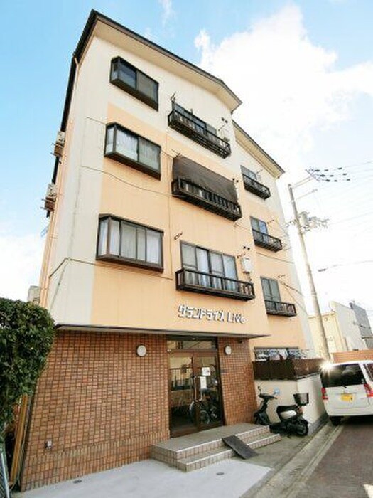 物件外観写真5　(エントランス部分)