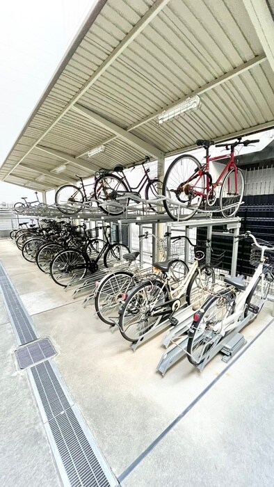 物件外観写真4　(駐輪場)