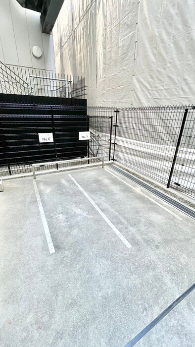 物件外観写真5　(駐車場)